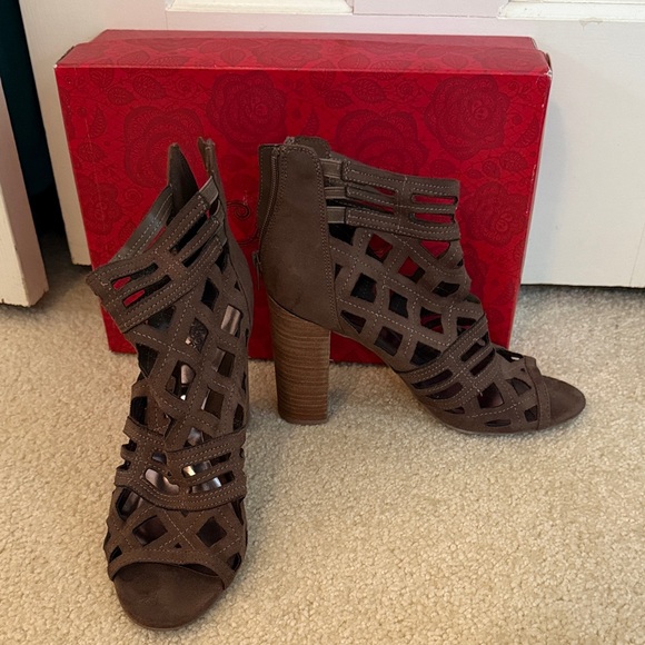 Brownish green Cutout Heeled Sandals - Picture 1 of 4